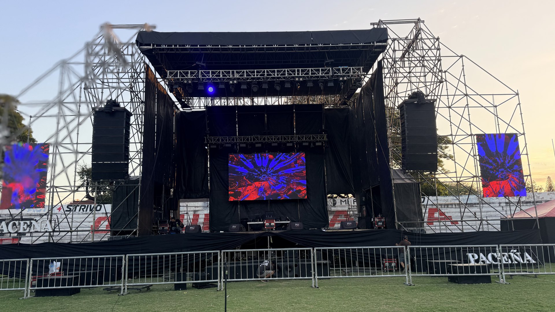 Montaje de escenario PSM al aire libre